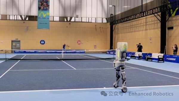 人机同台!2026 比利・简・金杯,Tenniix 从职业赛场火到大众人群