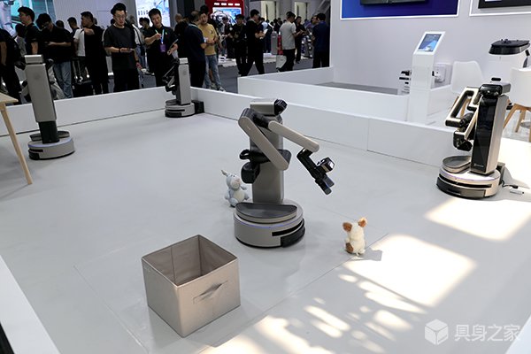 机器人“乐高化”:模块化重构具身智能规模化路径