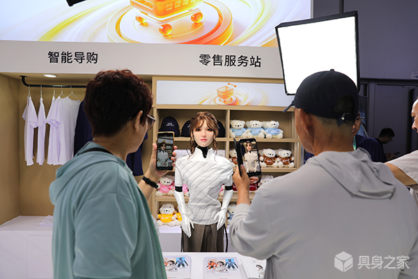 对标汽车4S店模式 机器人迈入普惠时代