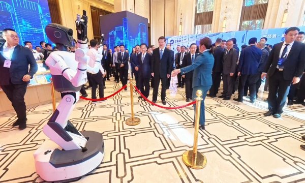 机器人引领“AI兴工”新风向！新松出席2026全球工业互联网大会