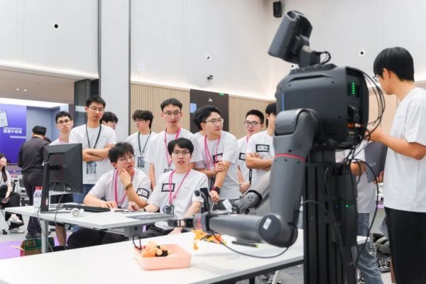 逐际动力启动具身智能产业学院共建计划，携手高校打造具身人才培养新范式