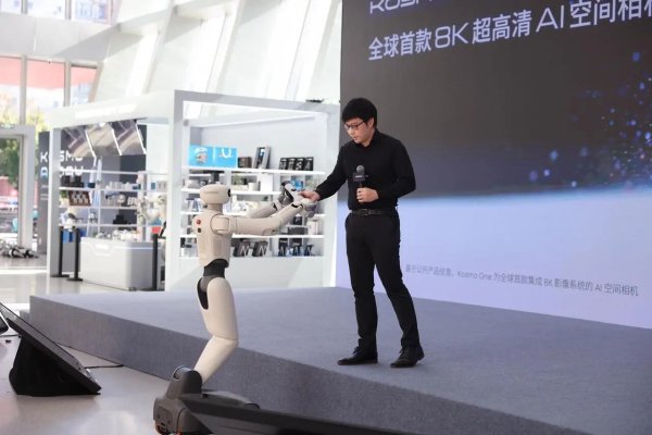 给物理 AI 建 “数据底座”:禾赛 Kosmo 三维世界数据引擎正式发布