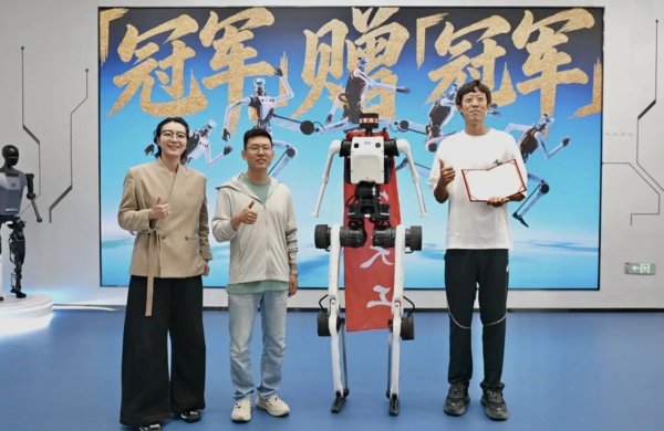 张国伟到访北京人形,解锁天工机器人「更高、更快、更能干」的秘密