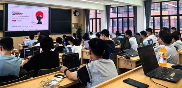 从高中启蒙到微专业实战,地瓜机器人支持上交大共探具身智能人才培养新模式